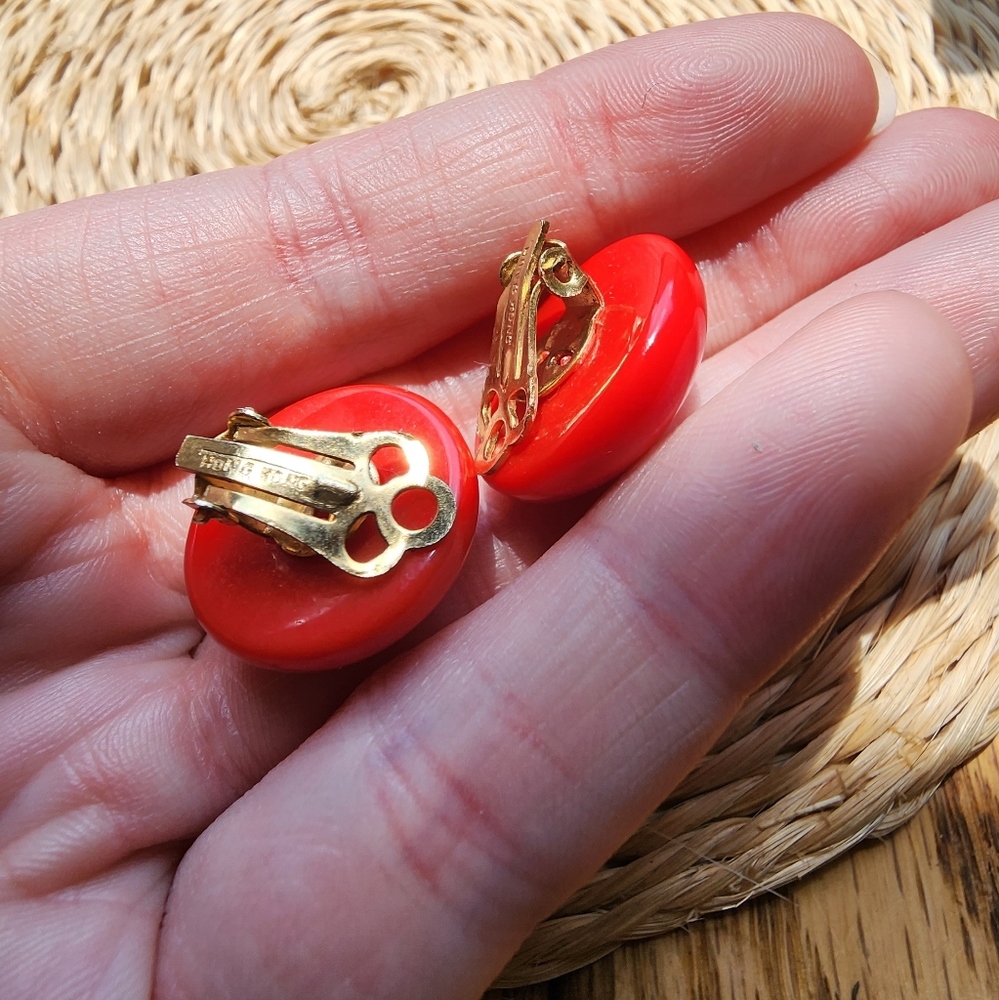 Vintage Red Disk Clip Earrings - Picture 3 of 4